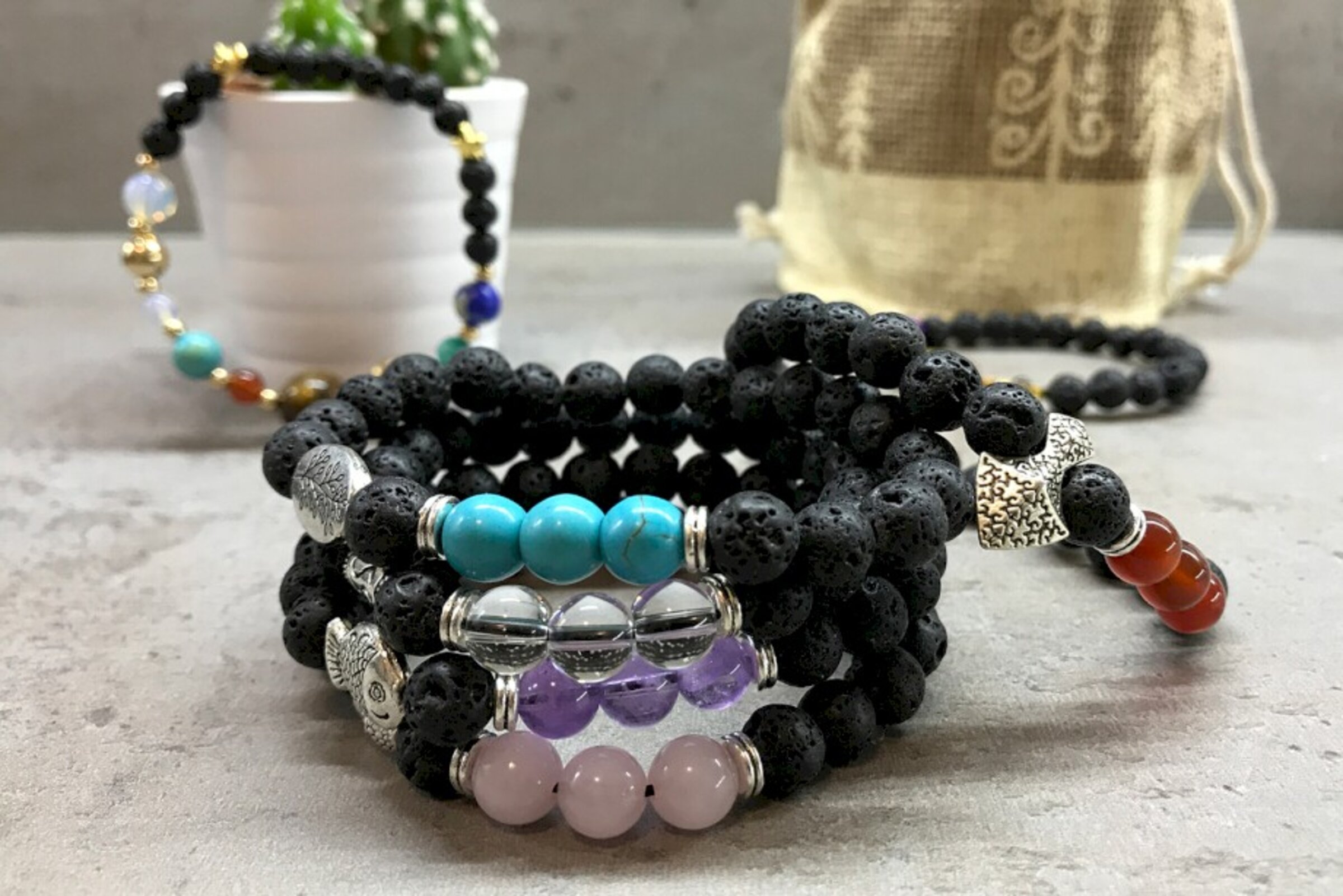 Pulseras de piedra de lava
